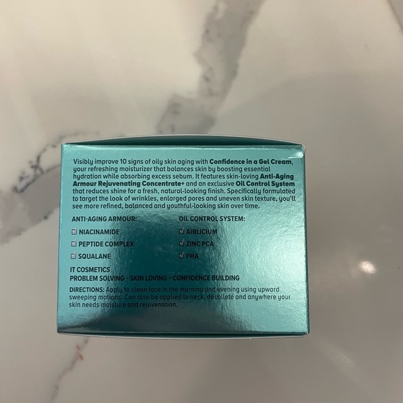 It cosmetics CONFIDENCE IN A GEL CREAM OIL-FREE MOISTURIZER - Picture 5 of 5